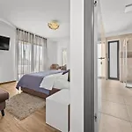 Ula In With Heated Pool, Sauna & Private Tennis Court * 풀라