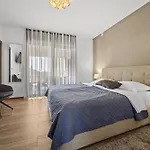 빌라 Ula In With Heated Pool, Sauna & Private Tennis Court 풀라