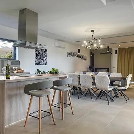 Ula In With Heated Pool And Sauna Pula