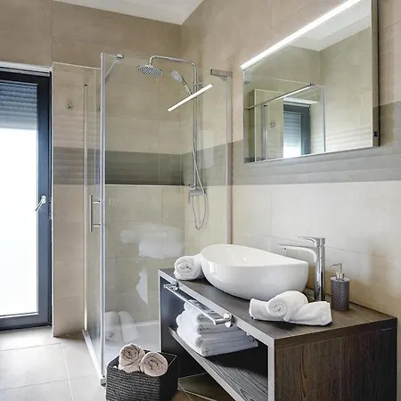 Ula In With Heated Pool And Sauna Villa