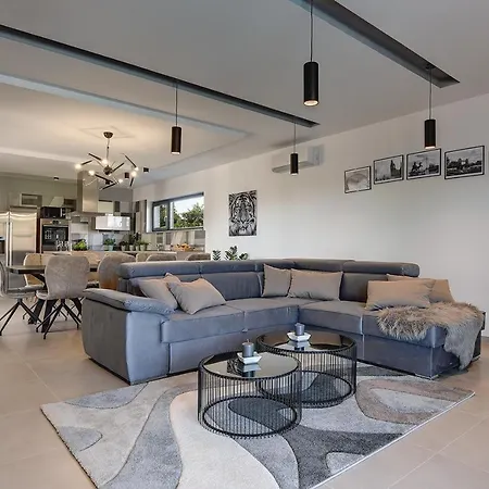 Вилла Ula In With Heated Pool And Sauna Пула