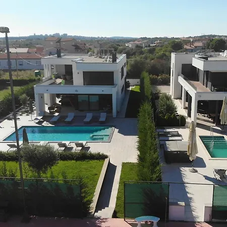 Villa Ula In With Heated Pool And Sauna