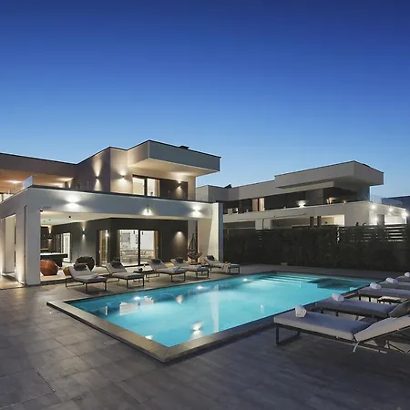 Villa Ula In With Heated Pool And Sauna *