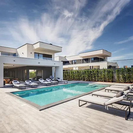 Ula In With Heated Pool And Sauna Пула