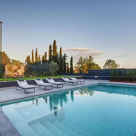 Ula In With Heated Pool And Sauna Villa