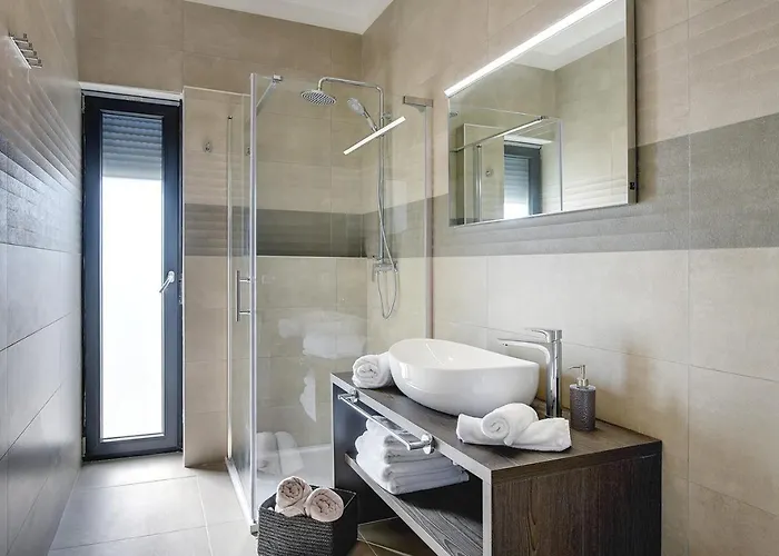 Ula In With Heated Pool And Sauna Villa