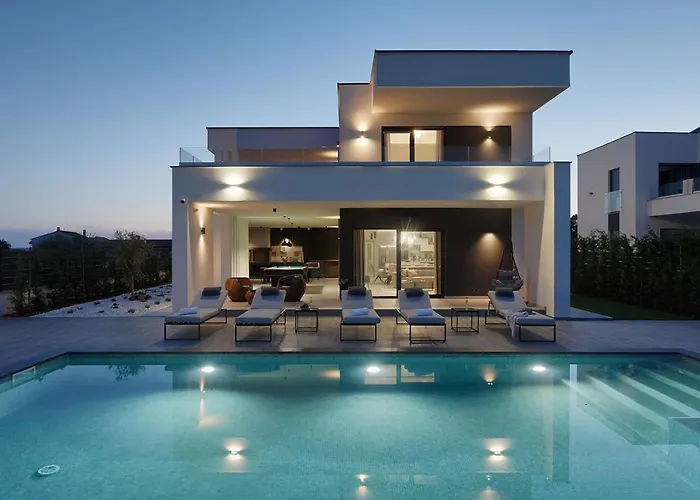 Ula In With Heated Pool And Sauna Villa