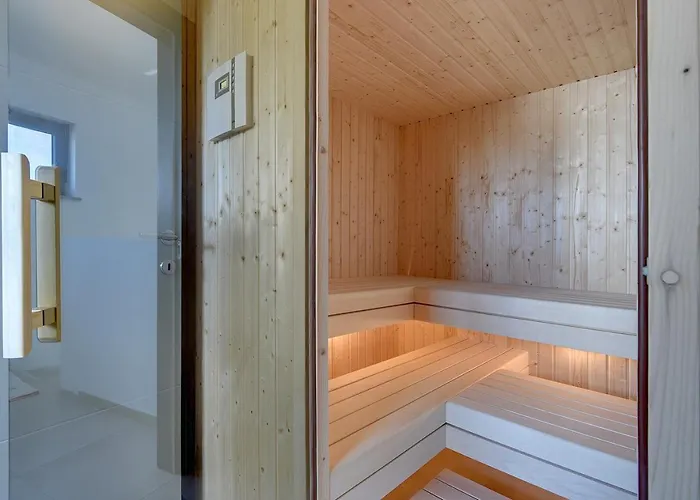 Ula In With Heated Pool And Sauna Pula