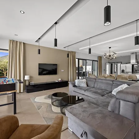 Вилла Ula In With Heated Pool, Sauna & Private Tennis Court *