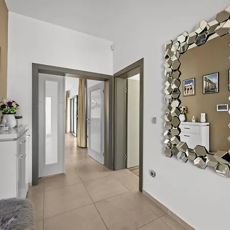 Ula In With Heated Pool, Sauna & Private Tennis Court Вилла *