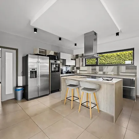 Ula In With Heated Pool, Sauna & Private Tennis Court Вилла