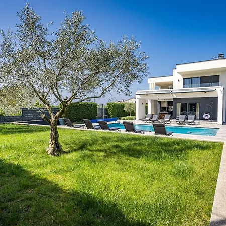 Вилла Ula In With Heated Pool, Sauna & Private Tennis Court Пула