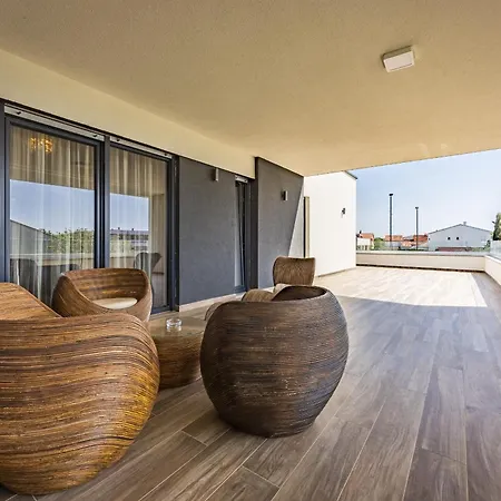 Ula In With Heated Pool, Sauna & Private Tennis Court Вилла