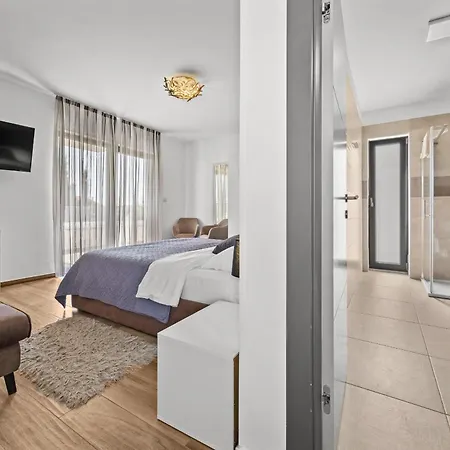 Ula In With Heated Pool, Sauna & Private Tennis Court * Пула