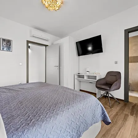 Ula In With Heated Pool, Sauna & Private Tennis Court Вилла *
