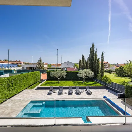 Ula In With Heated Pool, Sauna & Private Tennis Court Пула