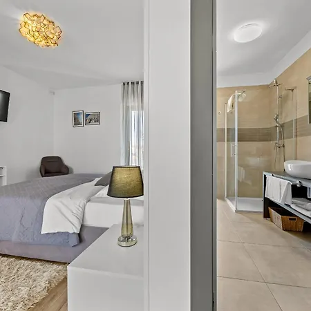 Вилла Ula In With Heated Pool, Sauna & Private Tennis Court