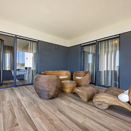 Вилла Ula In With Heated Pool, Sauna & Private Tennis Court Пула