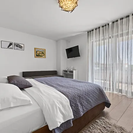 Ula In With Heated Pool, Sauna & Private Tennis Court Пула