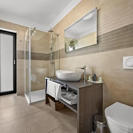 Ula In With Heated Pool, Sauna & Private Tennis Court * Пула