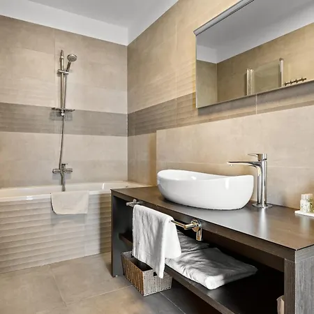Ula In With Heated Pool, Sauna & Private Tennis Court Вилла Пула