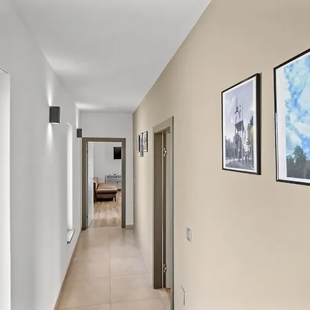 Вилла Ula In With Heated Pool, Sauna & Private Tennis Court