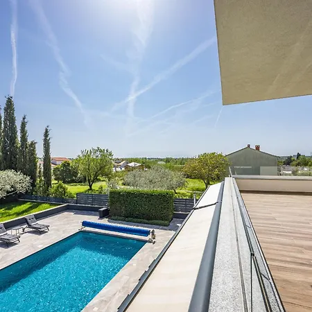 Вилла Ula In With Heated Pool, Sauna & Private Tennis Court *