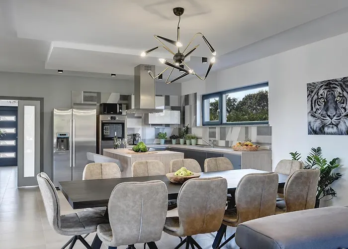 Ula In With Heated Pool And Sauna 풀라