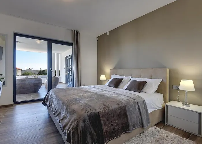 Ula In With Heated Pool And Sauna Villa *