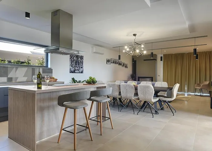 Ula In With Heated Pool And Sauna 풀라