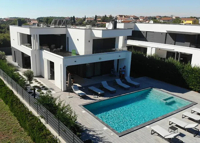 Ula In With Heated Pool And Sauna * Pula