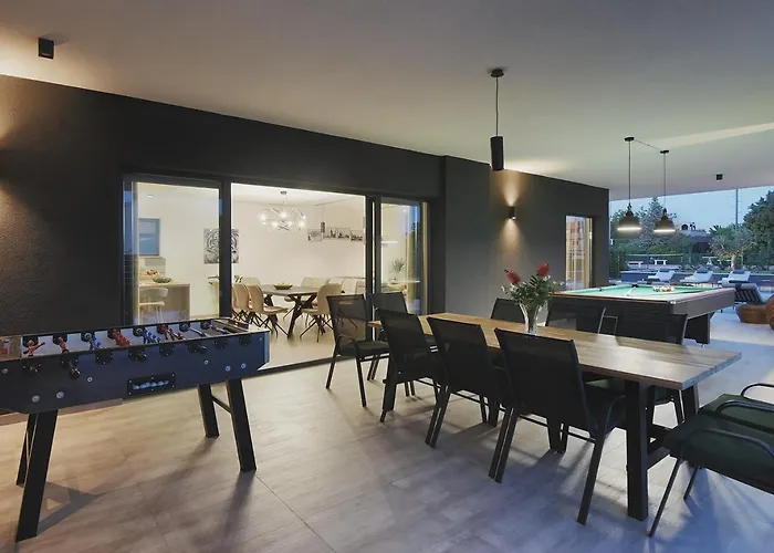 Ula In With Heated Pool And Sauna 빌라