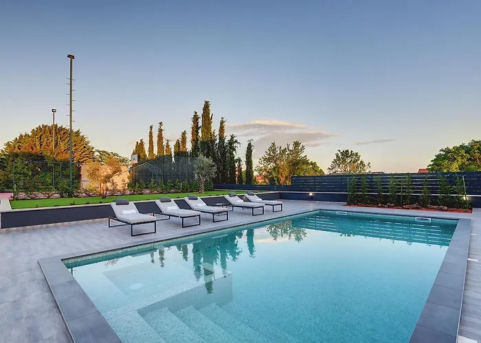 Ula In With Heated Pool And Sauna 빌라