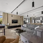וילה Ula In With Heated Pool, Sauna & Private Tennis Court *