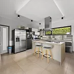 Ula In With Heated Pool, Sauna & Private Tennis Court וילה