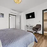 Ula In With Heated Pool, Sauna & Private Tennis Court וילה *