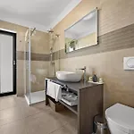 Ula In With Heated Pool, Sauna & Private Tennis Court * פולה